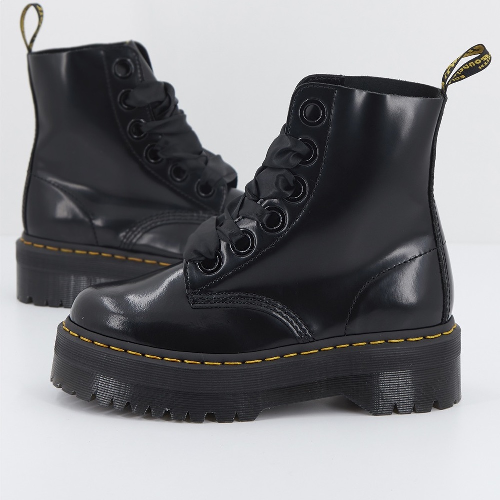 Dr. Martens Molly 6-eye Buttero